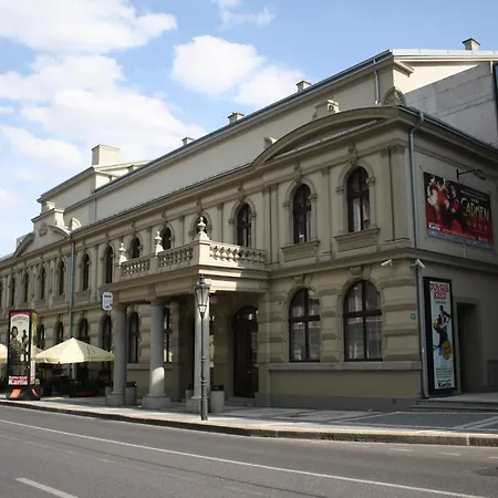 With Large Balcony, Parking * Praga