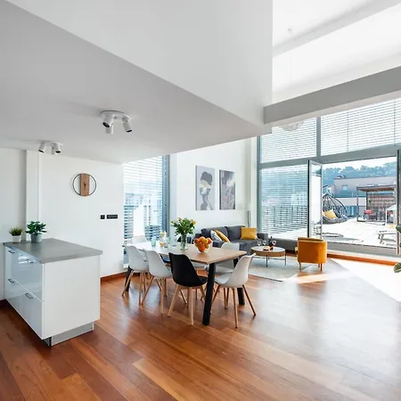 公寓 With Large Balcony, Parking *