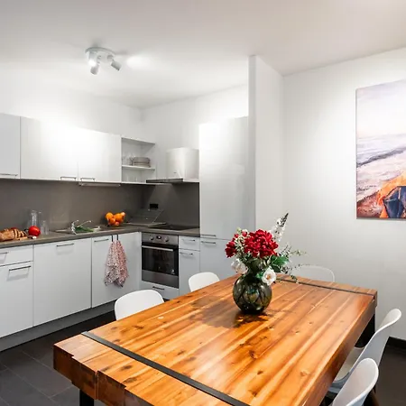 With Large Balcony, Parking Apartman *