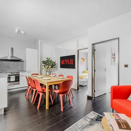 With Large Balcony, Parking * Praga