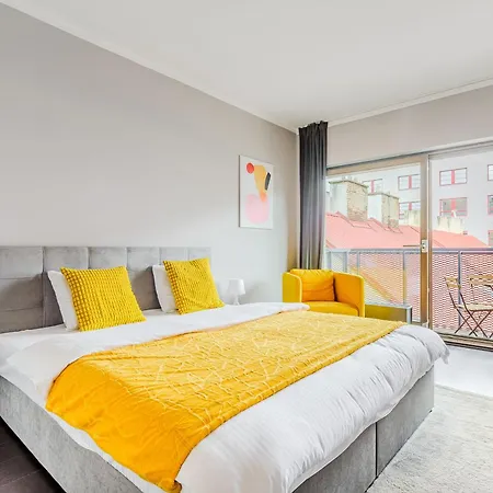 Apartments With Large Balcony, Parking Prague *