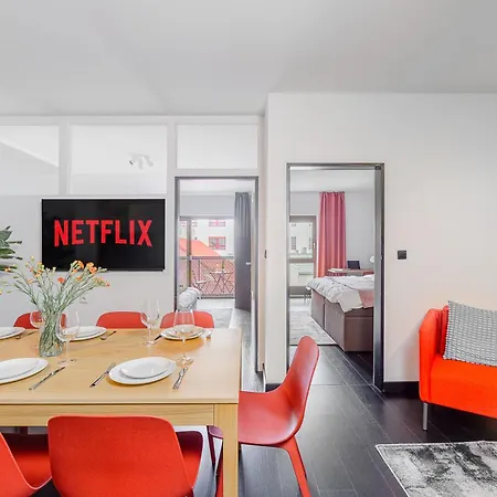 With Large Balcony, Parking * Praga
