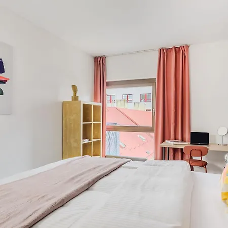 With Large Balcony, Parking * 布拉格
