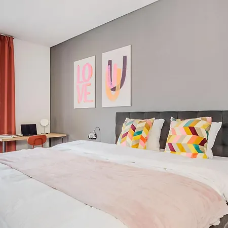 With Large Balcony, Parking Apartament Praga