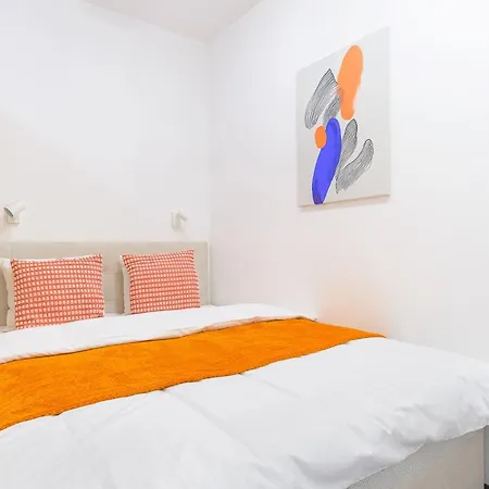 With Large Balcony, Parking Praga