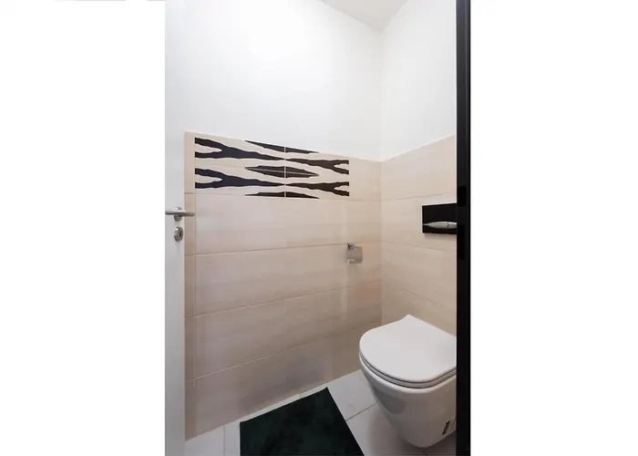 Apartamento With Large Balcony, Parking