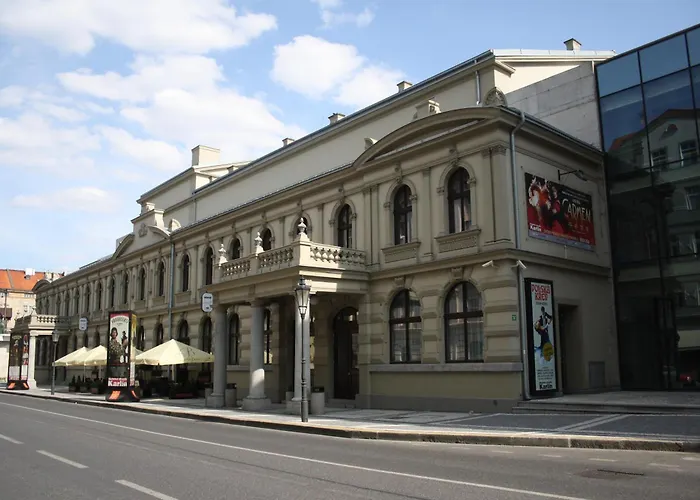 With Large Balcony, Parking * Praga