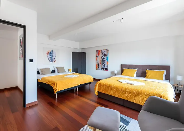 Apartamento With Large Balcony, Parking
