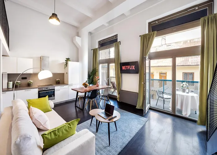 Apartamento With Large Balcony, Parking