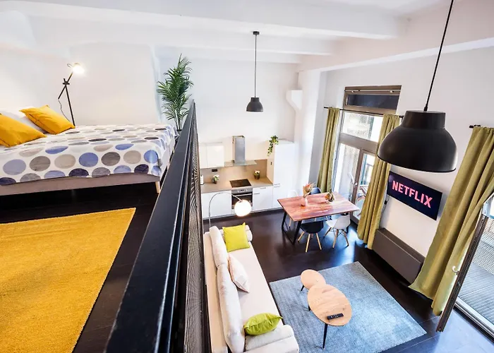 With Large Balcony, Parking Apartamento