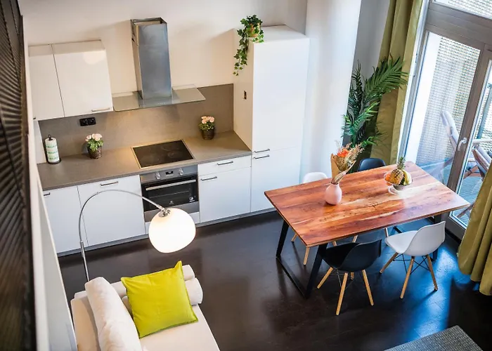 With Large Balcony, Parking Apartamento Praga