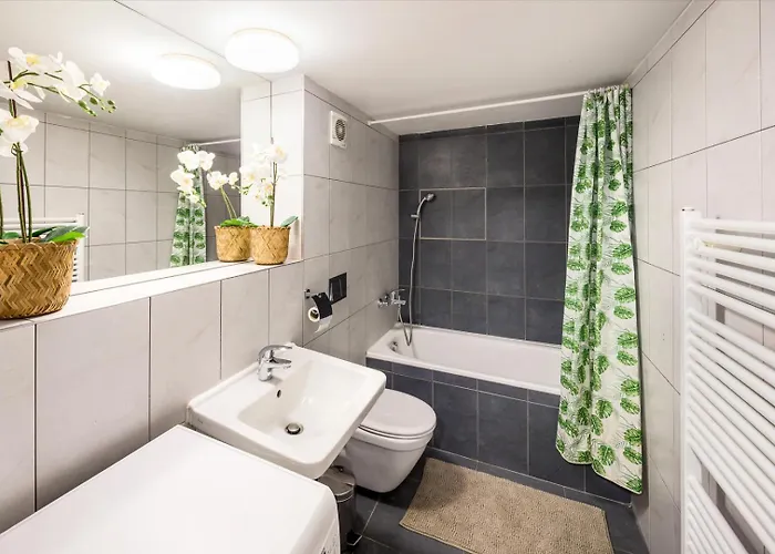 Apartamento With Large Balcony, Parking