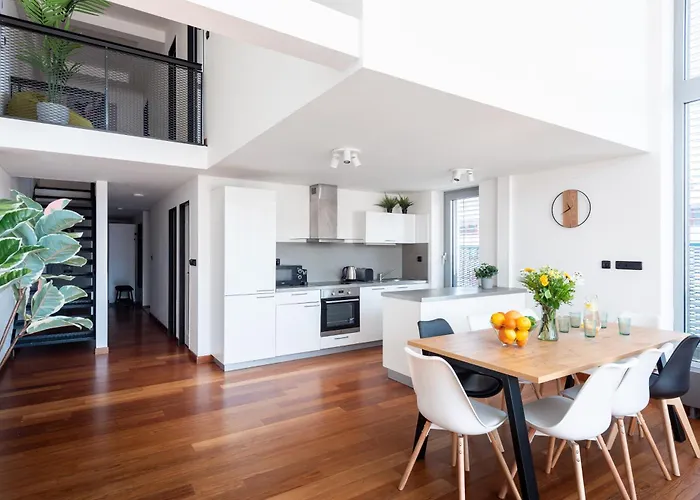 Apartamento With Large Balcony, Parking