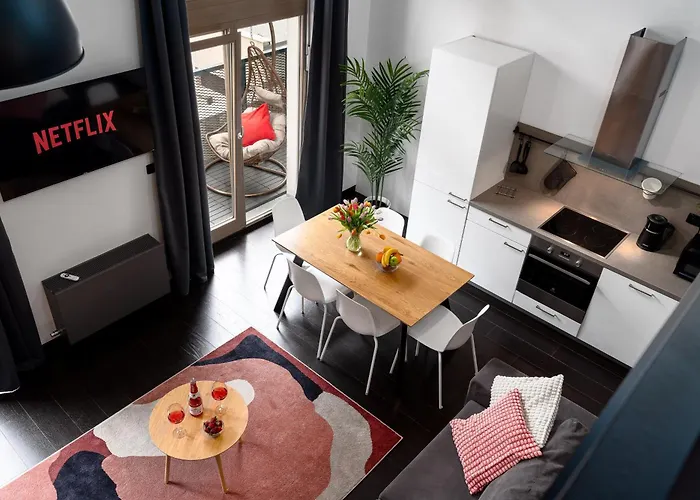 With Large Balcony, Parking Apartamento