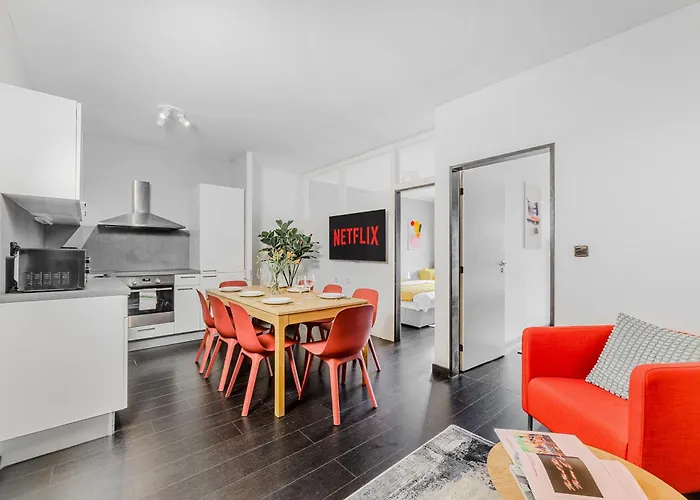 With Large Balcony, Parking * Praga