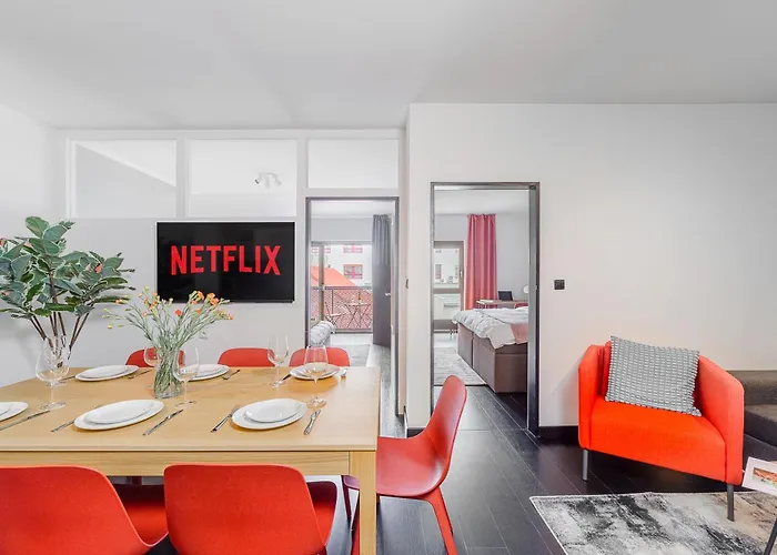 With Large Balcony, Parking * Praga