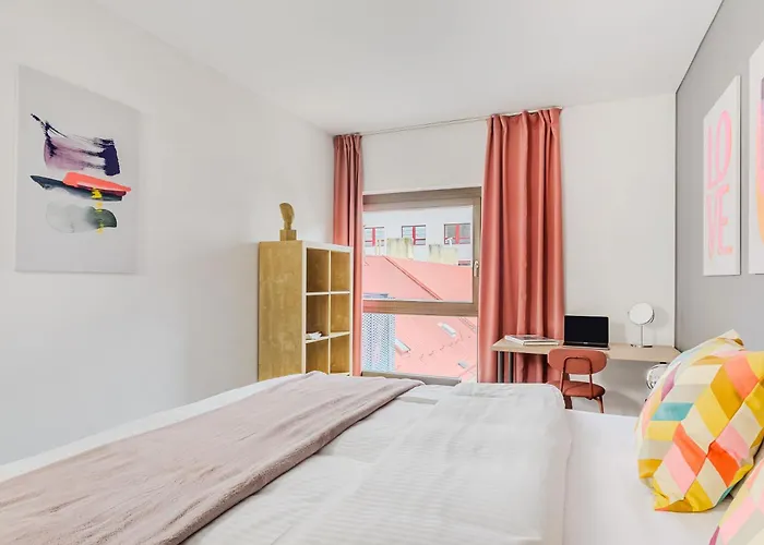 With Large Balcony, Parking * Praga