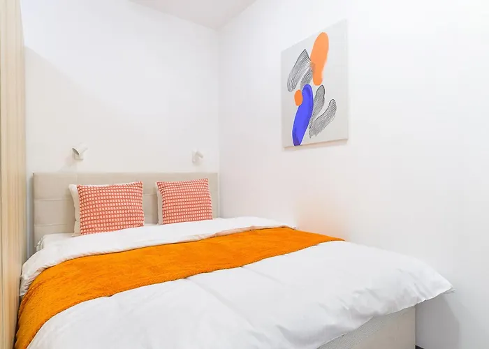 With Large Balcony, Parking Praga