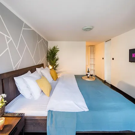 With Large Balcony, Parking Prag
