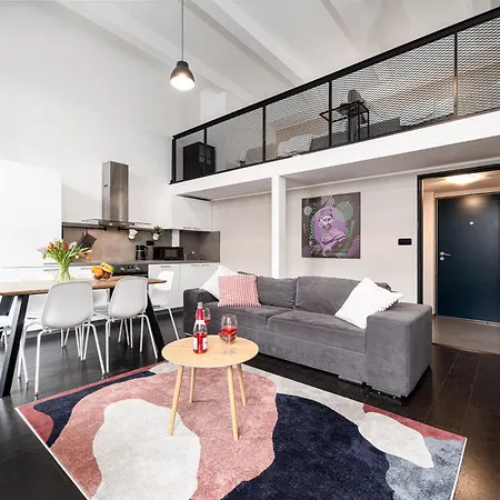 With Large Balcony, Parking * Prag